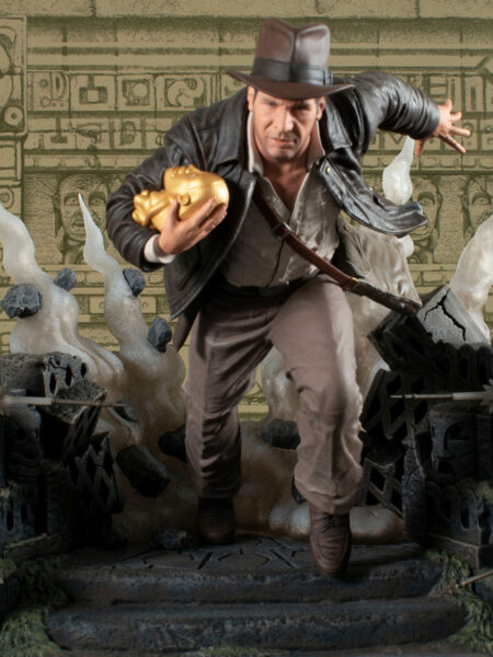 Diamond Select Indiana Jones Raider of the Lost Ark Escape With Idol Deluxe Gallery Pvc Statue