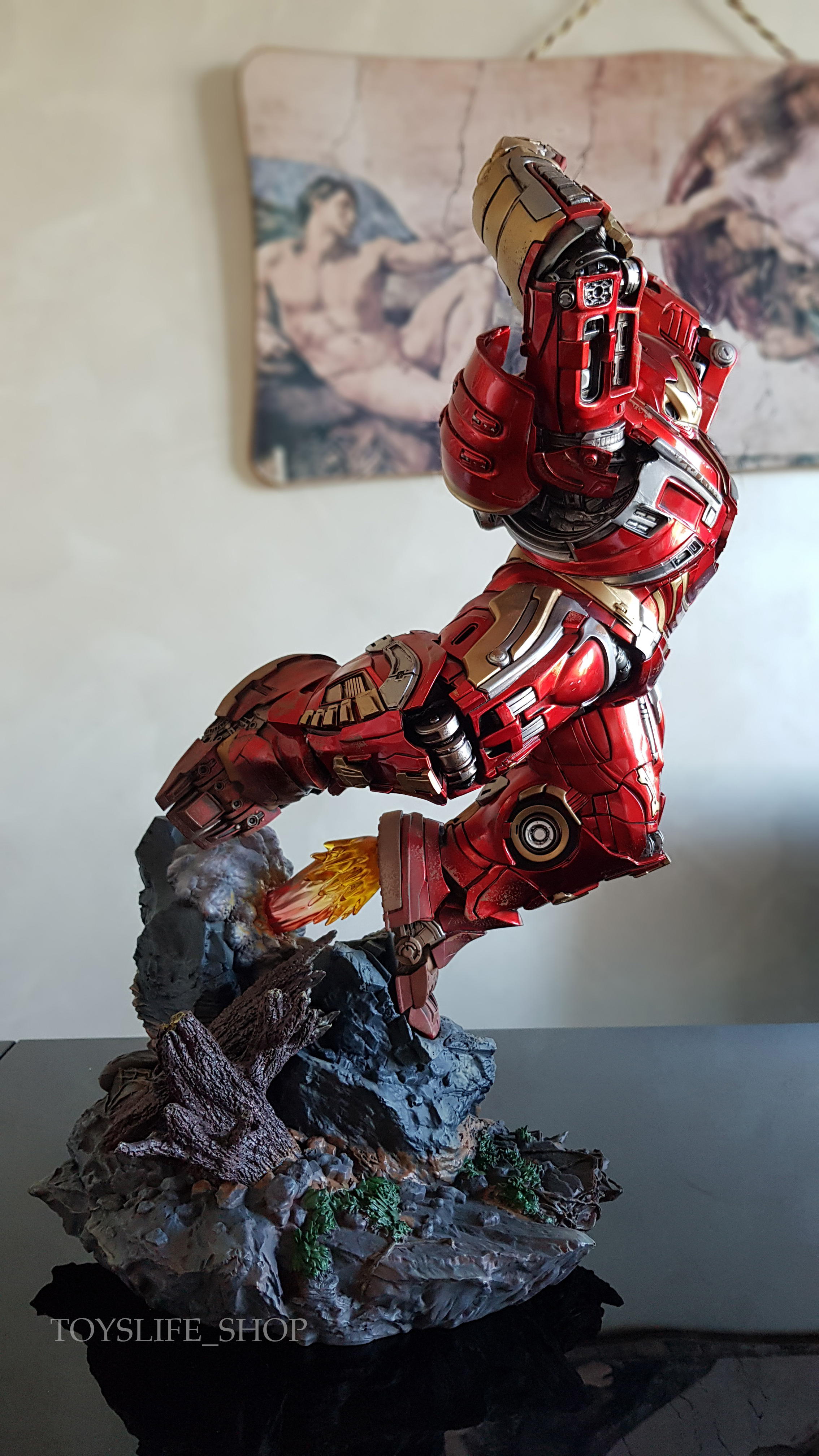 iron-studios-avengers-infinity-war-hulkbuster-1:10-statue-review-toyslife-03