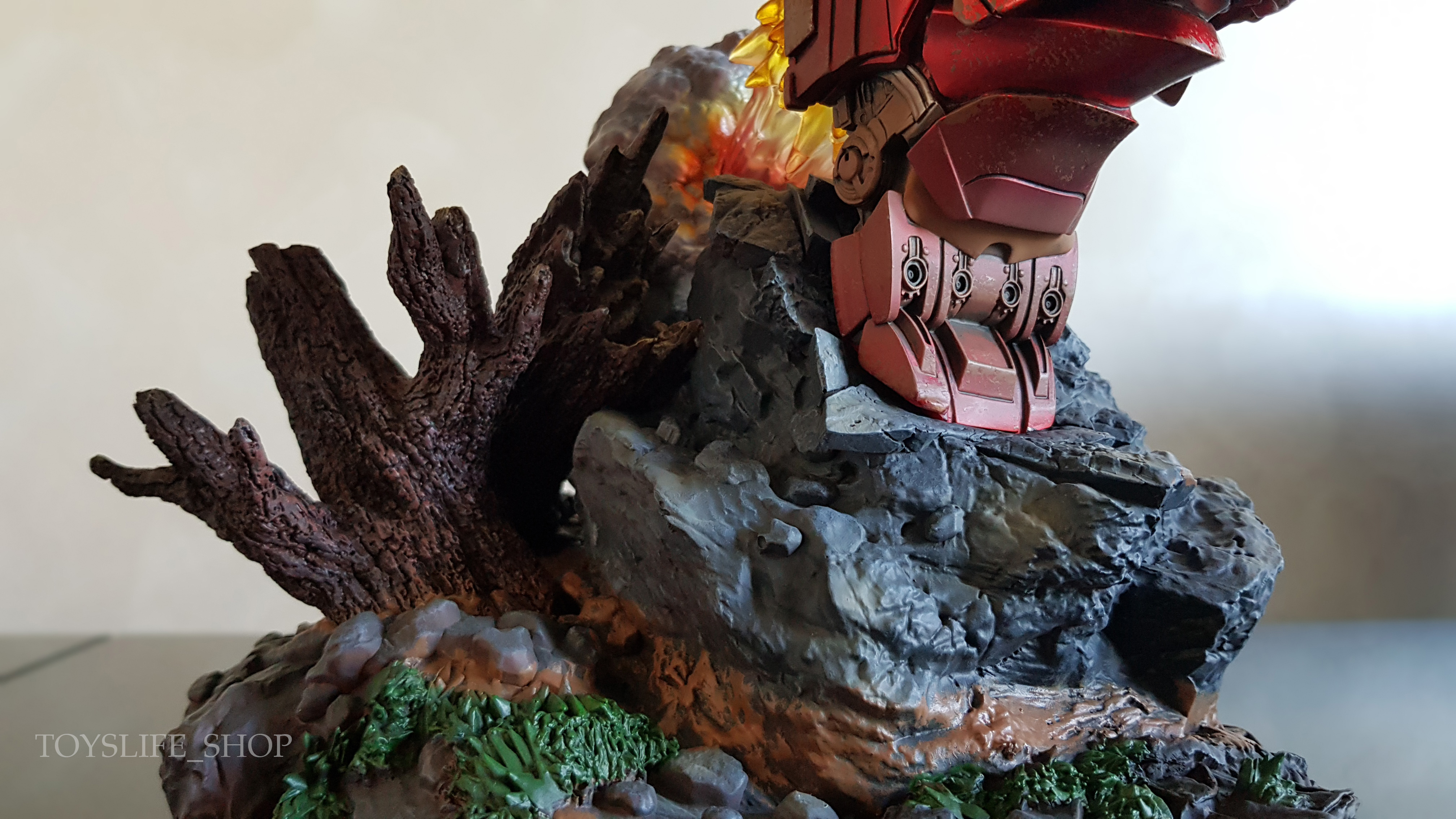 iron-studios-avengers-infinity-war-hulkbuster-1:10-statue-review-toyslife-11