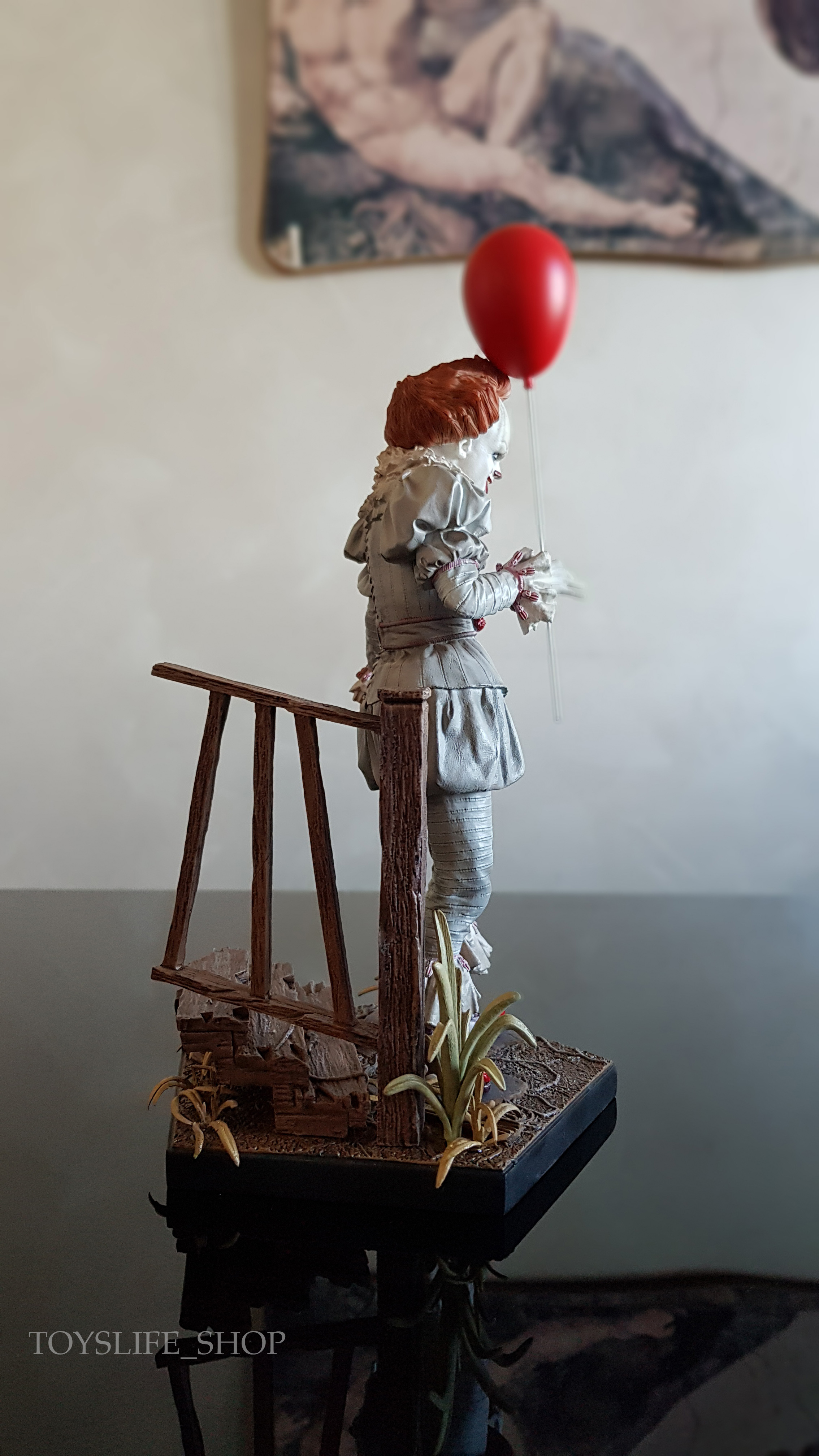 iron-studios-it-2017-pennywise-deluxe-1:10-statue-04