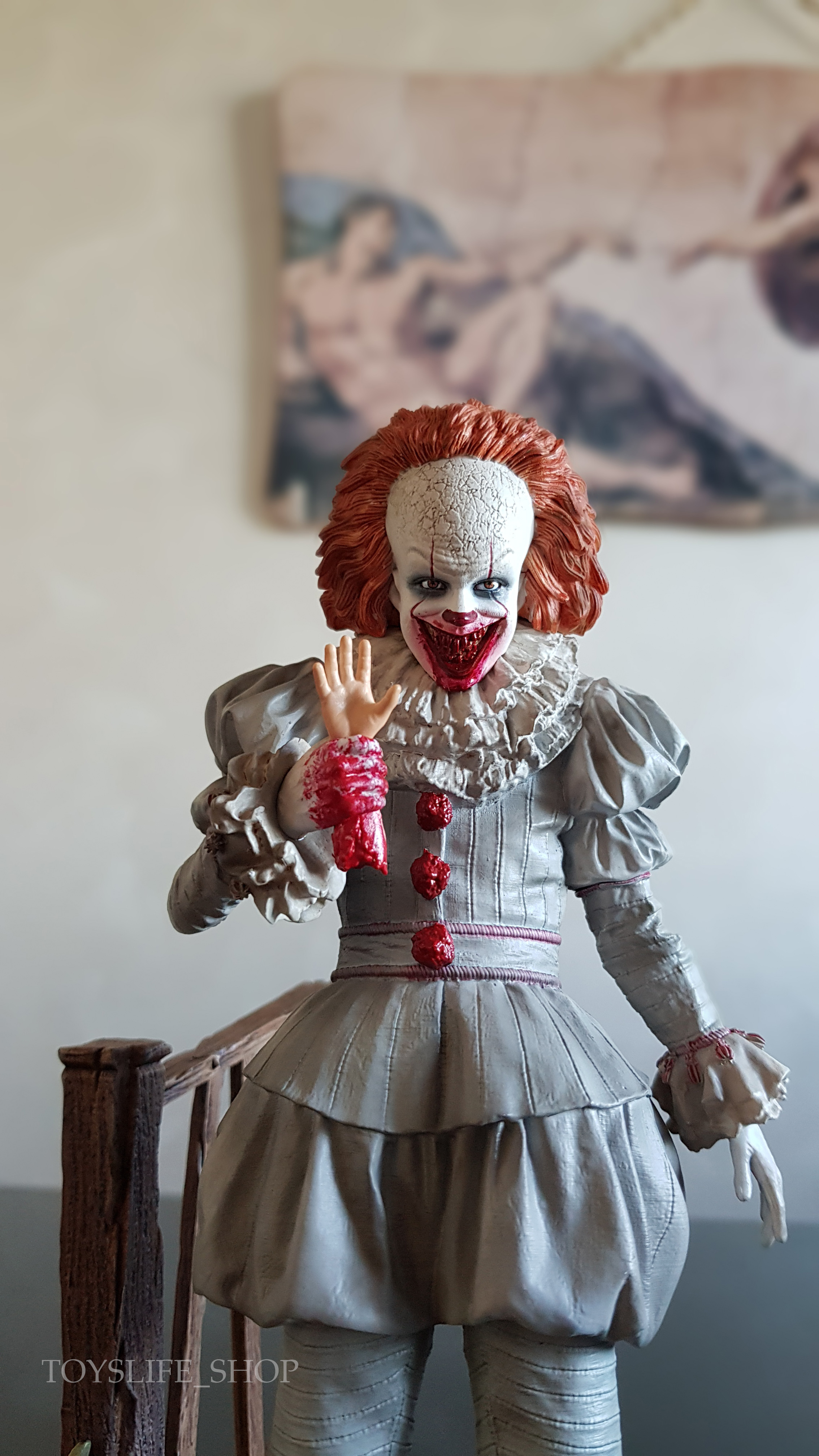 iron-studios-it-2017-pennywise-deluxe-1:10-statue-10