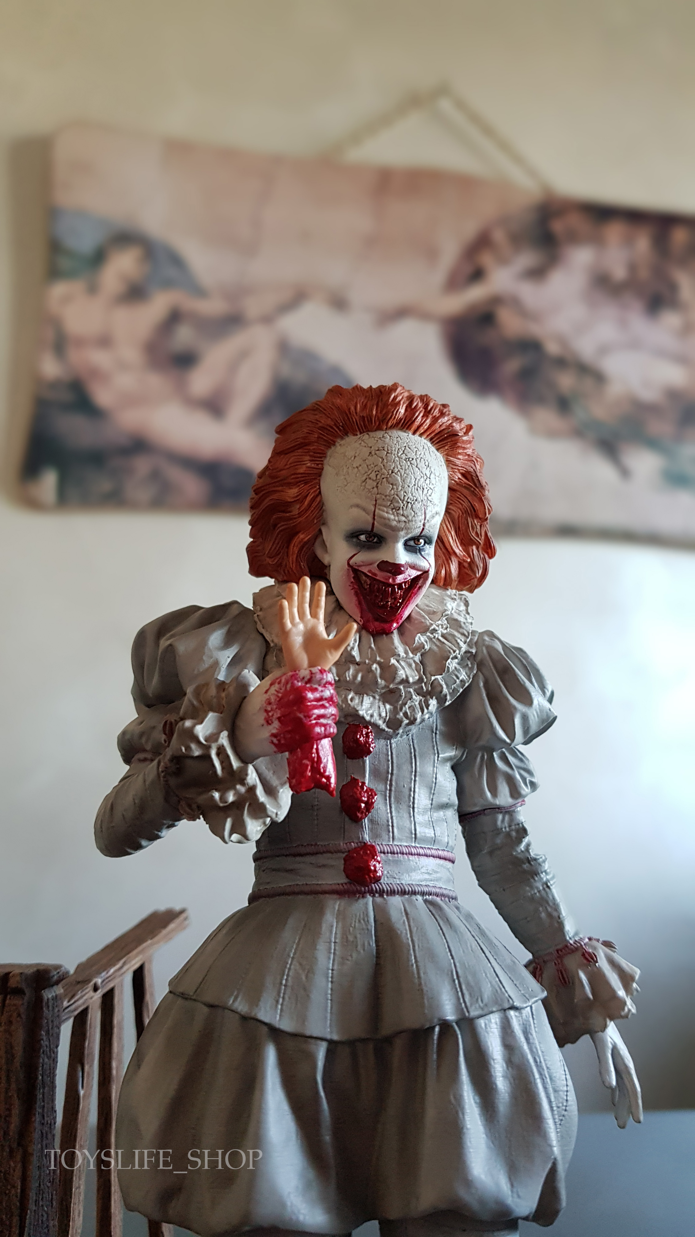 iron-studios-it-2017-pennywise-deluxe-1:10-statue-11