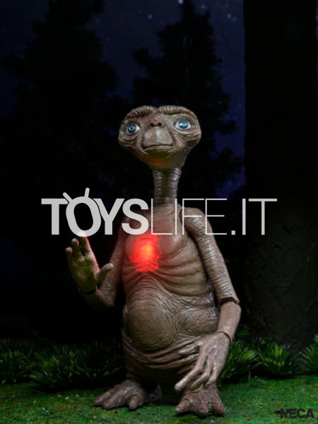 Neca E.T. The Extraterrestrial 40th Anniversary E.T. With Light Chest Ultimate Figure Deluxe Version