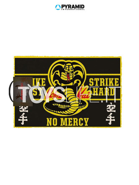 Pyramid International Cobra Kai Strike First Strike Hard No Mercy Doormat Tappeto