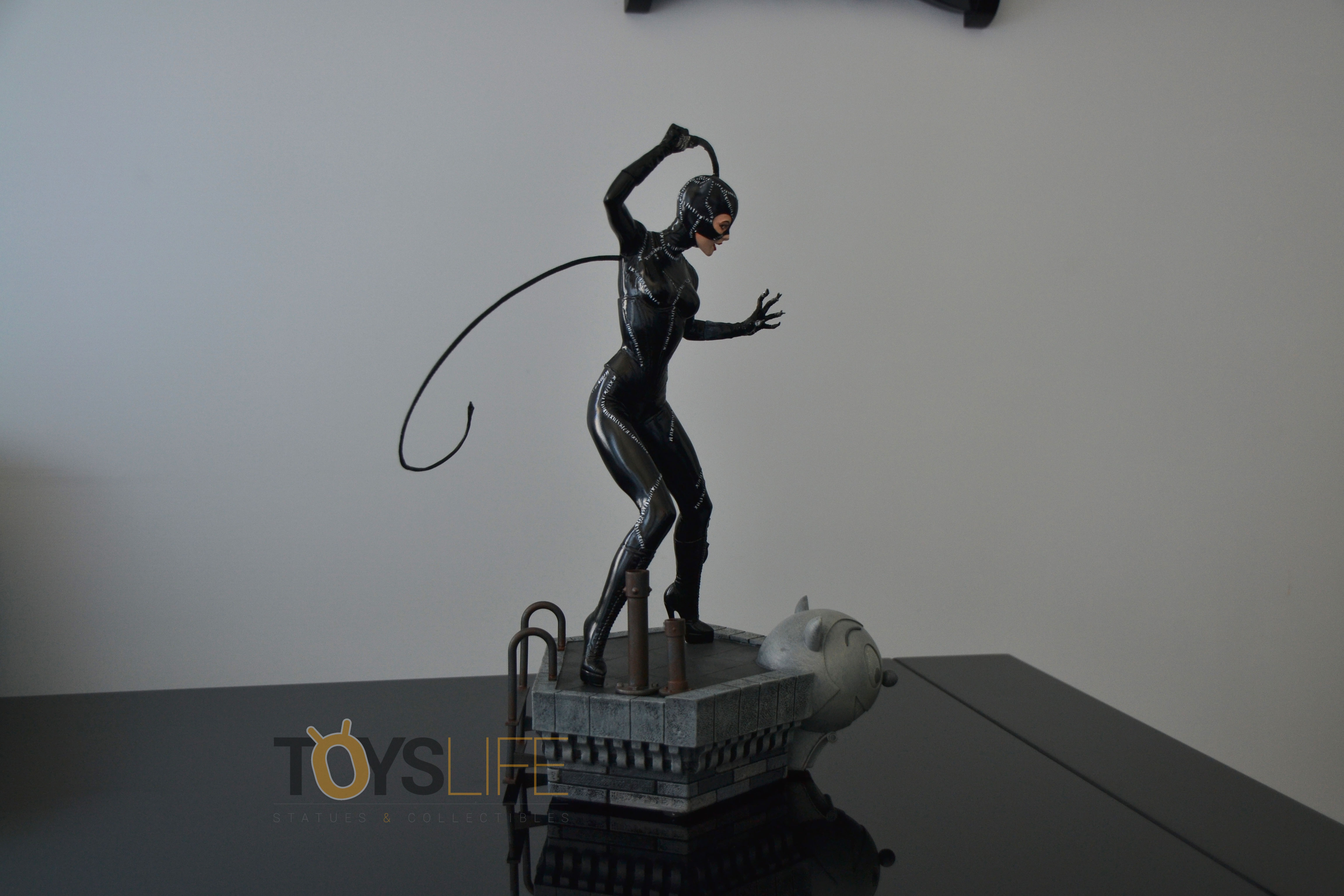 tweeterhead-catwoman-michelle-pfeiffer-maquette-toyslife-review-28
