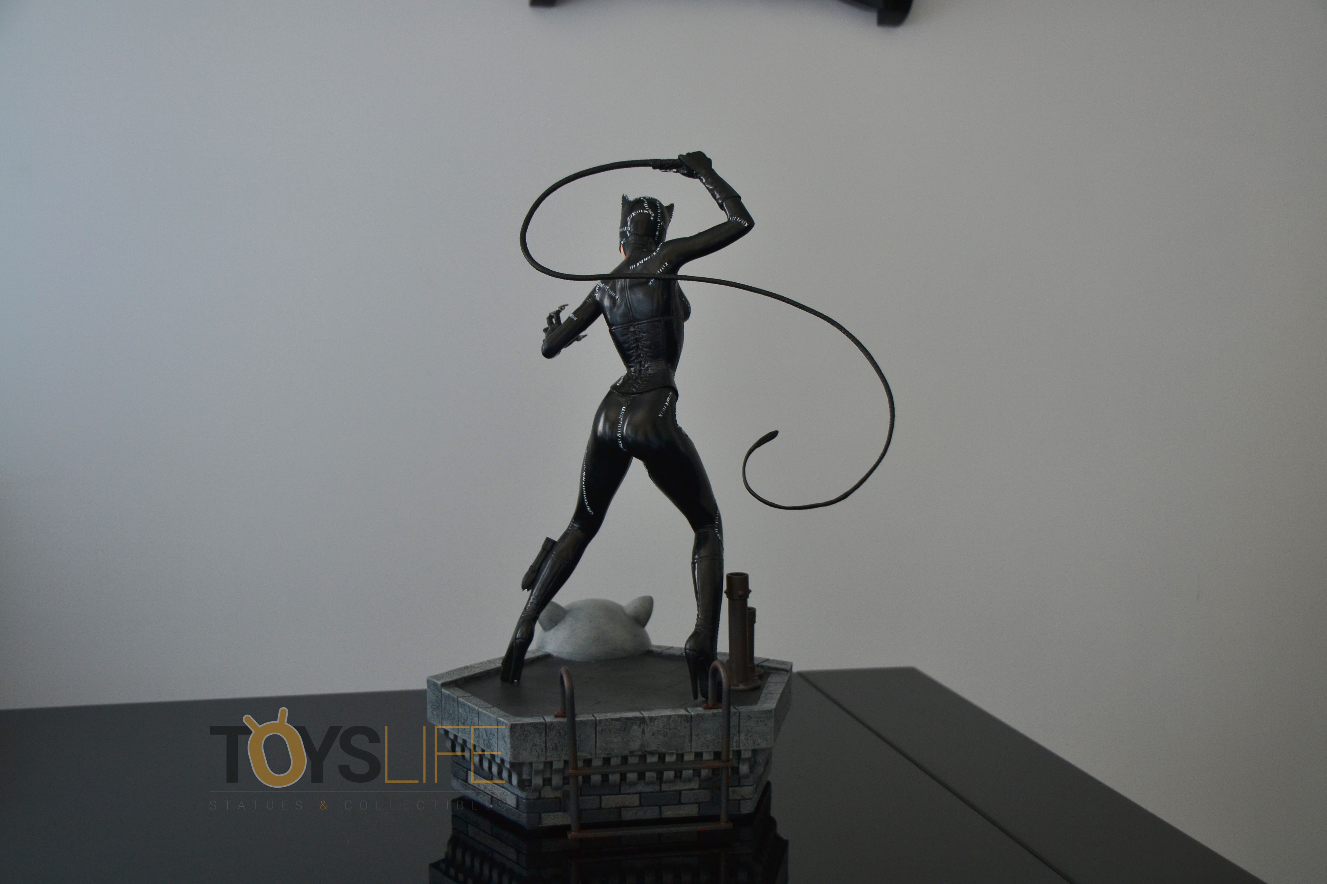 tweeterhead-catwoman-michelle-pfeiffer-maquette-toyslife-review-30